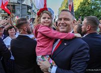 024_007_Prezydent_Karol_Nawrocki_przejscie_ludzie_Warszawa_20250806_MWB28437.jpg