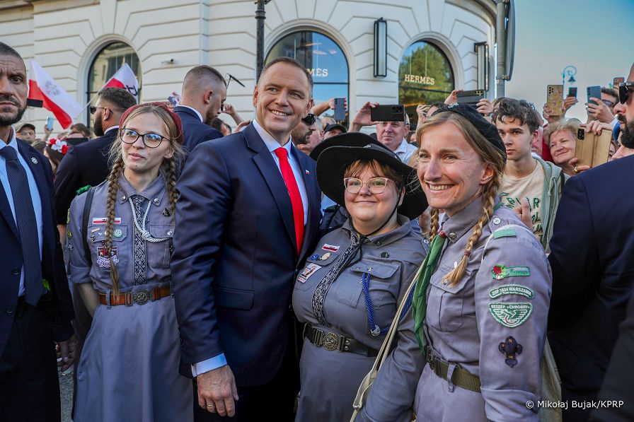 006_Prezydent_Karol_Nawrocki_przejscie_ludzie_Warszawa_20250806_MWB28380.jpg