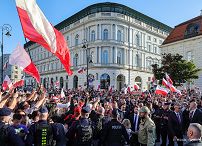 026_009_Prezydent_Karol_Nawrocki_przejscie_ludzie_Warszawa_20250806_MWB28561.jpg