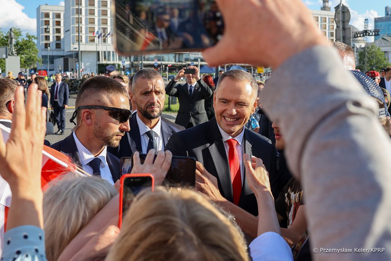 018_001_Prezydent_Karol_Nawrocki_przejscie_ludzie_Warszawa_20250806_PK1_2288.jpg
