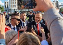 018_001_Prezydent_Karol_Nawrocki_przejscie_ludzie_Warszawa_20250806_PK1_2288.jpg