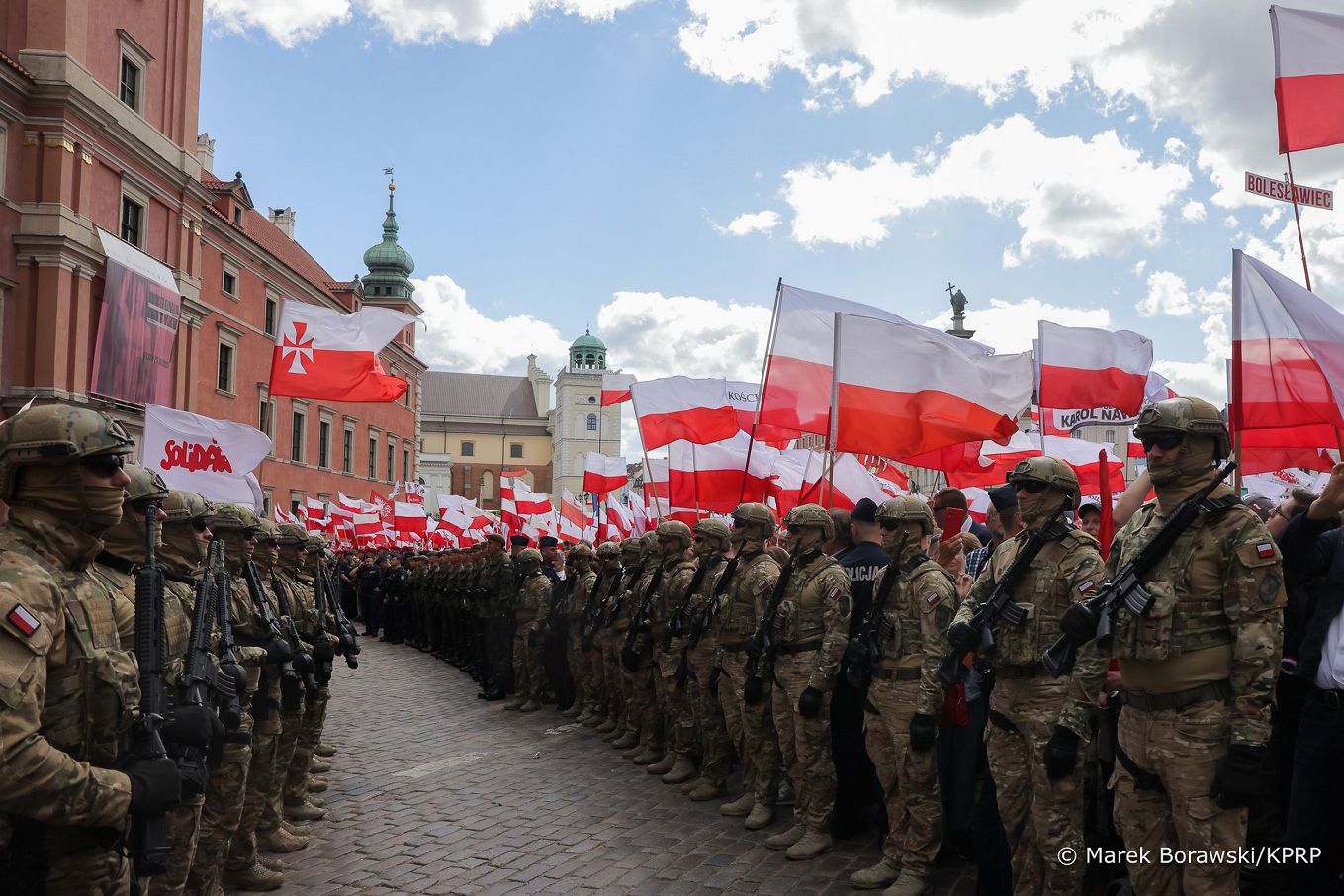 011_08_Karol_Nawrocki_przejscie_Zamek_Krolewski_20250806_MB1_4109.jpg