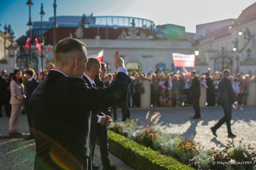 010_Prezydent_Karol_Nawrocki_przejscie_ludzie_Warszawa_20250806_MWB28624.jpg