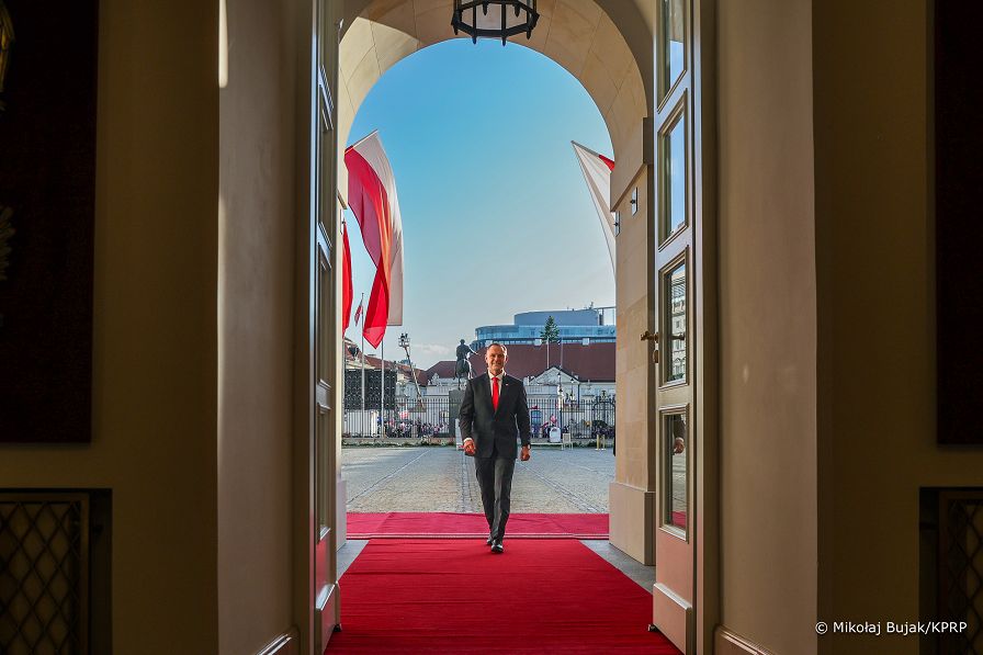 011_Prezydent_Karol_Nawrocki_przejscie_ludzie_Warszawa_20250806_MWB28676.jpg