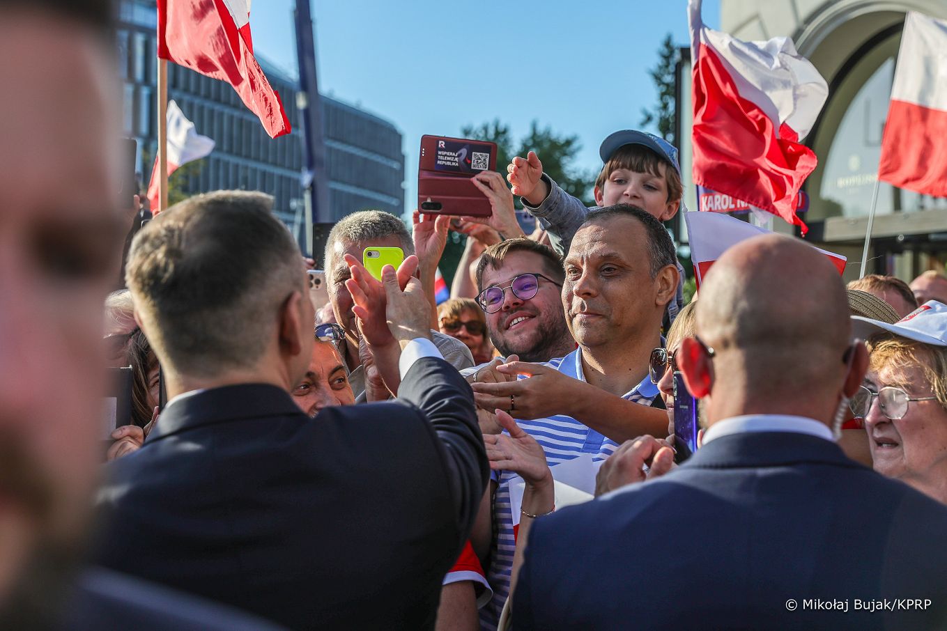 021_004_Prezydent_Karol_Nawrocki_przejscie_ludzie_Warszawa_20250806_MWB28292.jpg