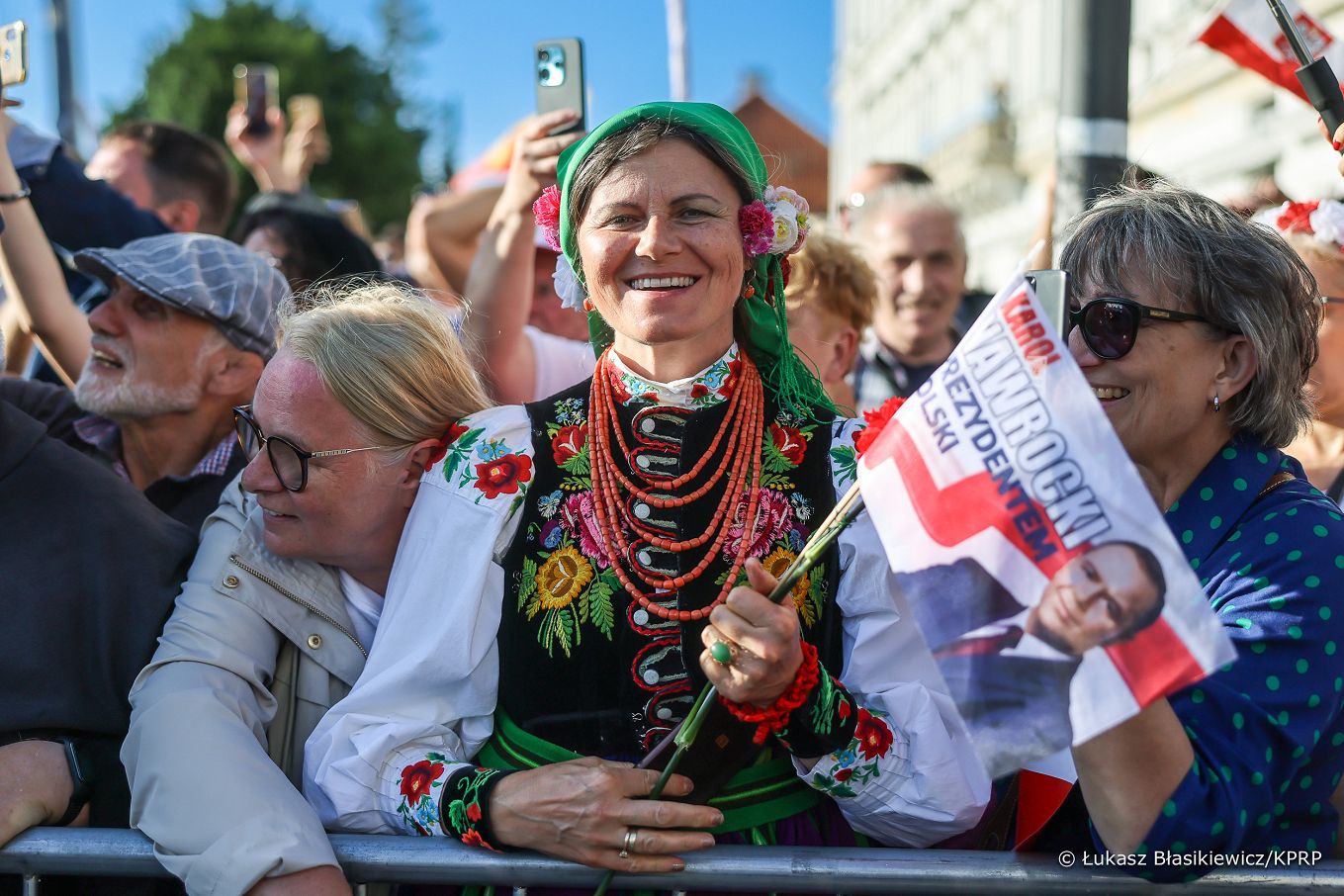 020_003_Prezydent_Karol_Nawrocki_przejscie_ludzie_Warszawa_20250806_LB_12401.jpg