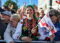 020_003_Prezydent_Karol_Nawrocki_przejscie_ludzie_Warszawa_20250806_LB_12401.jpg