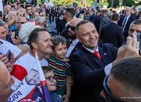 022_005_Prezydent_Karol_Nawrocki_przejscie_ludzie_Warszawa_20250806_MWB28328.jpg