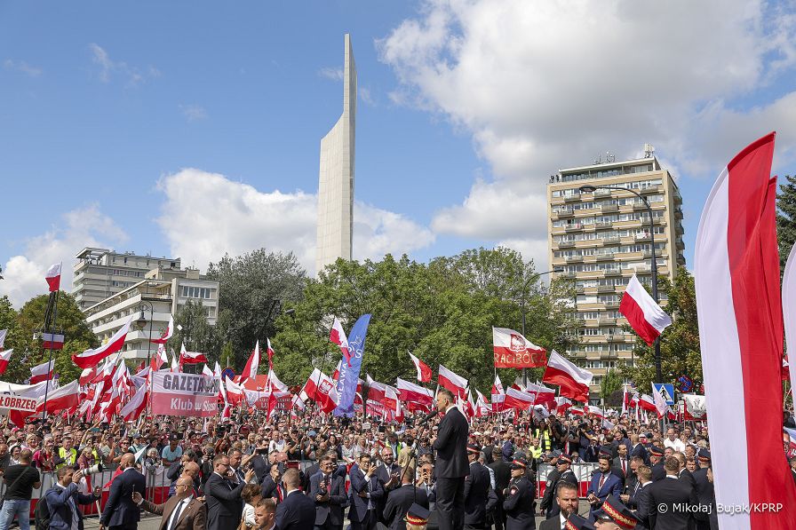 12_Karol Nawrocki_przemowienie_przed_Sejmem_20250806_MWB24216.jpg