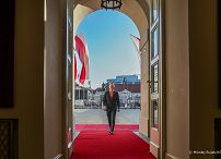 028_011_Prezydent_Karol_Nawrocki_przejscie_ludzie_Warszawa_20250806_MWB28676.jpg