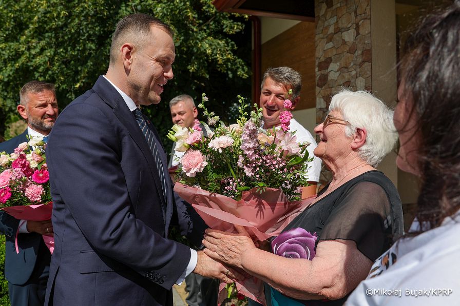 010_Karol_Nawrocki_Marta_Nawrocka_wizyta_podkarpacie_Cmolas_08-08-2025_MWB22725.jpg.JPG