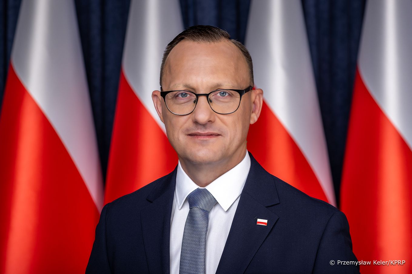 001_Minister_Rafal_Leskiewicz_20250807_Studio Session-048.jpg