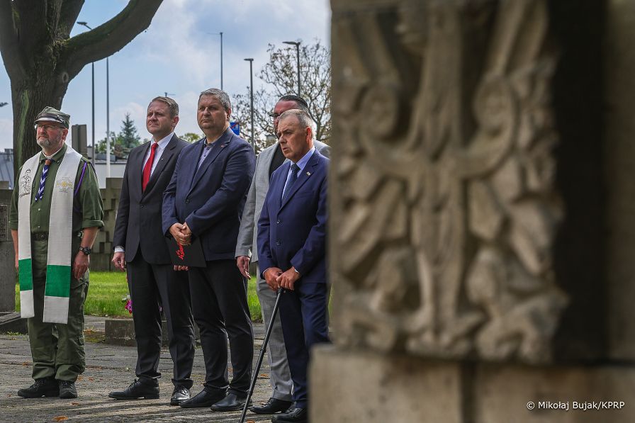 001_Minister_Mateusz_Kotecki_wieniec_Cmentarz_Ofiar_Terroru_Hitlerowskiego_Zaspa_20250901_MWB25292.jpg