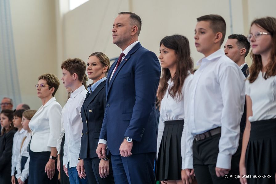 001_d_Para_Prezydencka_Szkola_Podstawowa_im_Jana_Pawla_II_Wolanow_rozpoczecie_roku_szkolnego_20250901_DSC09991.jpg
