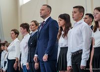 001_d_Para_Prezydencka_Szkola_Podstawowa_im_Jana_Pawla_II_Wolanow_rozpoczecie_roku_szkolnego_20250901_DSC09991.jpg