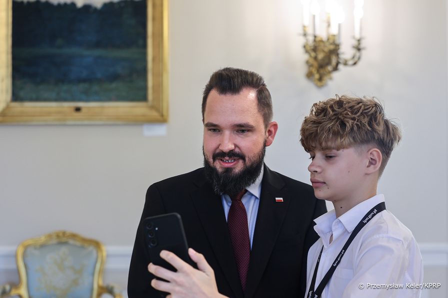007_Minister_Jaroslaw_Debowski_spotkanie_finalisci_konkursu_Silni_Polska_20250910_PK2_0378.jpg