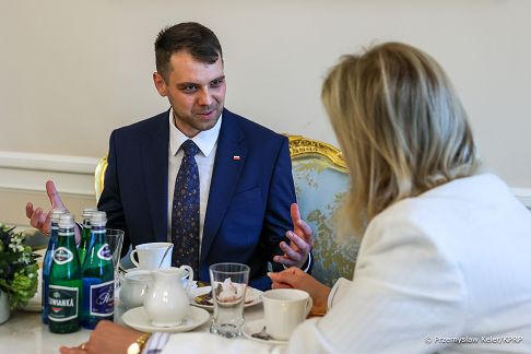 004_Minister_Agnieszka_Jedrzak_spotkanie_Michal_K_Dembekiem_20250912_PK1_2541.jpg