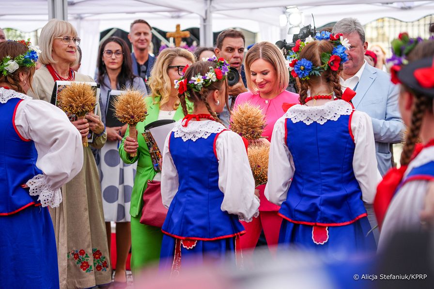 004_Prezydentowa_Marta_Nawrocka_konkurs_wiencowy_20250913_DSC09547.jpg