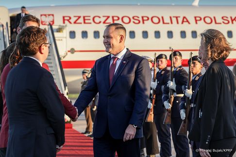 004_Prezydent_Karol_Nawrocki_powitanie_Niemcy_20250915_MWB23144.jpg