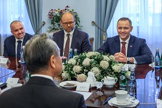 004_Prezydent_Karol_Nawrocki_spotkanie_Minister_Spraw_Zagranicznych_Chin_20250915_GJA_5575.jpg