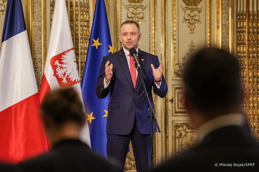 004_Prezydent_Karol_Nawrocki_wizyta_Francja_wypowiedz_media_20250916_MWB25978.jpg