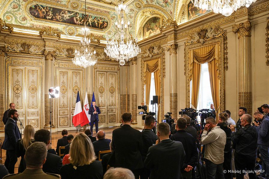 002_Prezydent_Karol_Nawrocki_wizyta_Francja_wypowiedz_media_20250916_MWB12715.jpg