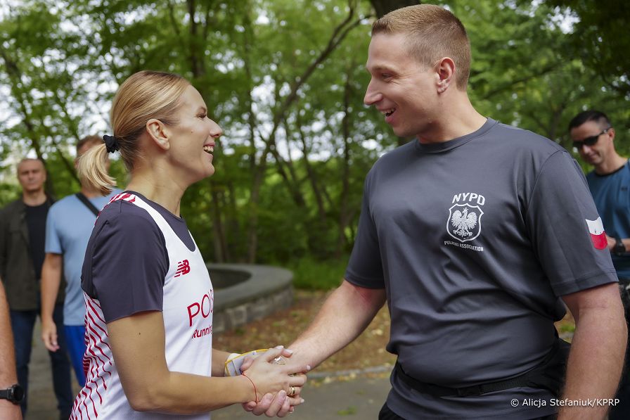 11_Marta_Nawrocka_z_przedstawicielkami _Polska_Running_Team_Nowy_Jork_20250922_DSC04230.jpg
