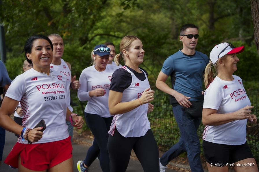 17_Marta_Nawrocka_z_przedstawicielkami _Polska_Running_Team_Nowy_Jork_20250922_DSC04406.jpg