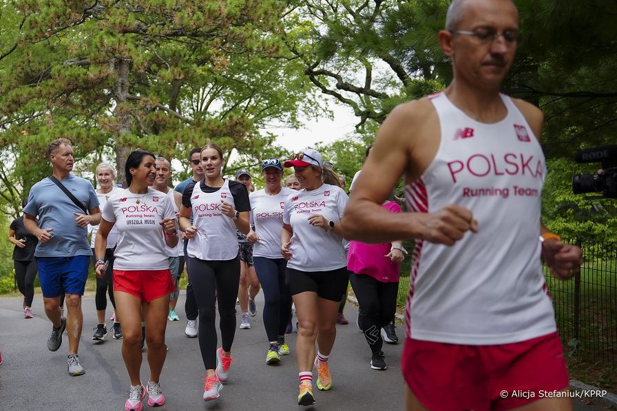 16_Marta_Nawrocka_z_przedstawicielkami _Polska_Running_Team_Nowy_Jork_20250922_DSC04343.jpg