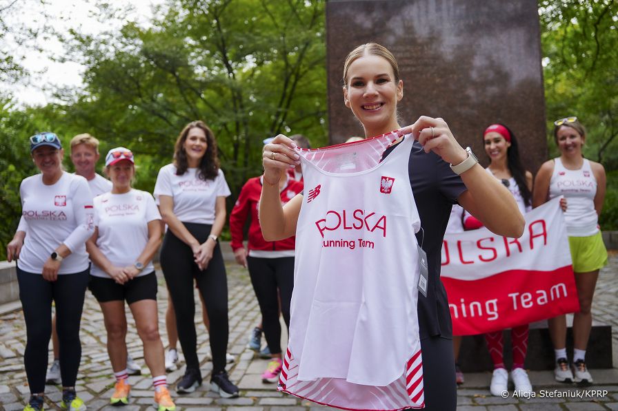 05_Marta_Nawrocka_z_przedstawicielkami _Polska_Running_Team_Nowy_Jork_20250922_DSC04096.jpg