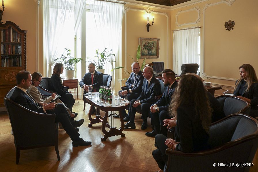 16_Karol_Nawrocki_Ruth_Porat_Prezes_ Dyrektor_spolek_Alphabet _Google_Nowy_Jork_20250922_MWB12480.jpg