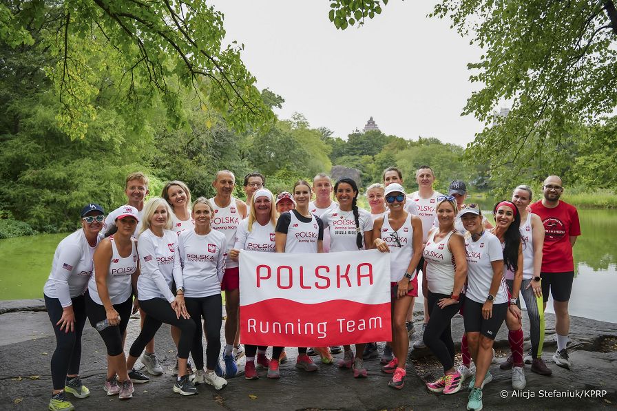 22_Marta_Nawrocka_z_przedstawicielkami _Polska_Running_Team_Nowy_Jork_20250922_DSC04655.jpg