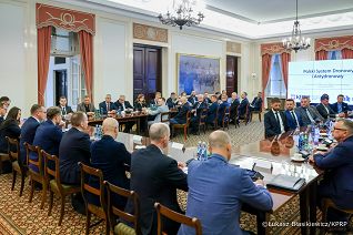 005_Paweł_Szefernaker_Spotkanie_Polski_system_Dronowy_i_Antydronowy_23-09-2025_LB_18397.jpg.JPG