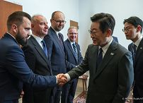 001_Prezydent_Karol_Nawrocki_spotkanie_Prezydent_Republiki_Korei_Lee_Jae_Myung_20250924_MWB20743.jpg