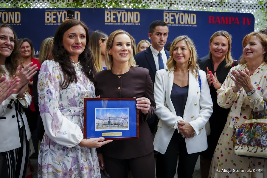 26_Marta_Nawrocka_z_przedstawicielkami_BEYOND_Polish_American_Women’s_Club_20250922_DSC05479.jpg