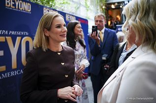 23_Marta_Nawrocka_z_przedstawicielkami_BEYOND_Polish_American_Women’s_Club_20250922_DSC05377.jpg