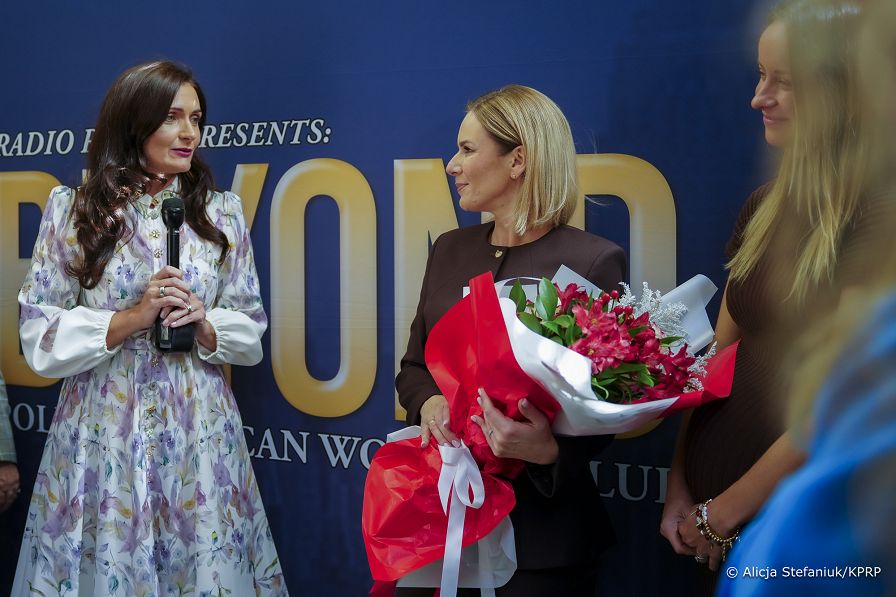 21_Marta_Nawrocka_z_przedstawicielkami_BEYOND_Polish_American_Women’s_Club_20250922_DSC05040.jpg