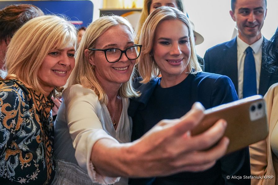 009_Prezydentowa_Marta_Nawrocka_Narodowe_Czytanie_Konsulat_Nowy_Jork_20250924_DSC06446.jpg