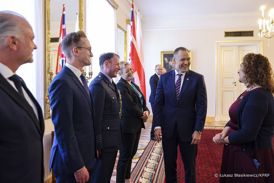 45_Karol_Nawrocki_Melinda_Veronika_Simmons_Ambasador_Zjednoczonego_Krolestwa_Wielkiej_Brytanii_Irlandii_Polnocnej_listy_uwierzytelnijace_20250926_LB_10577.jpg