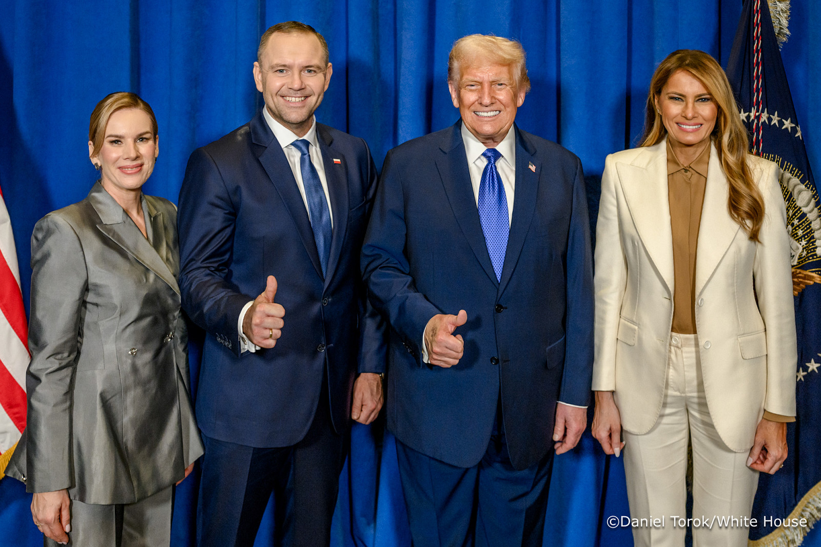 068_b_Prezydent_Karol_Nawrocki_Prezydentowa_Marta_Nawrocka_Donald_Trump_Melania_recepcja_powitalna_ONZ_20250924_Poland.jpg [739.50 KB]
