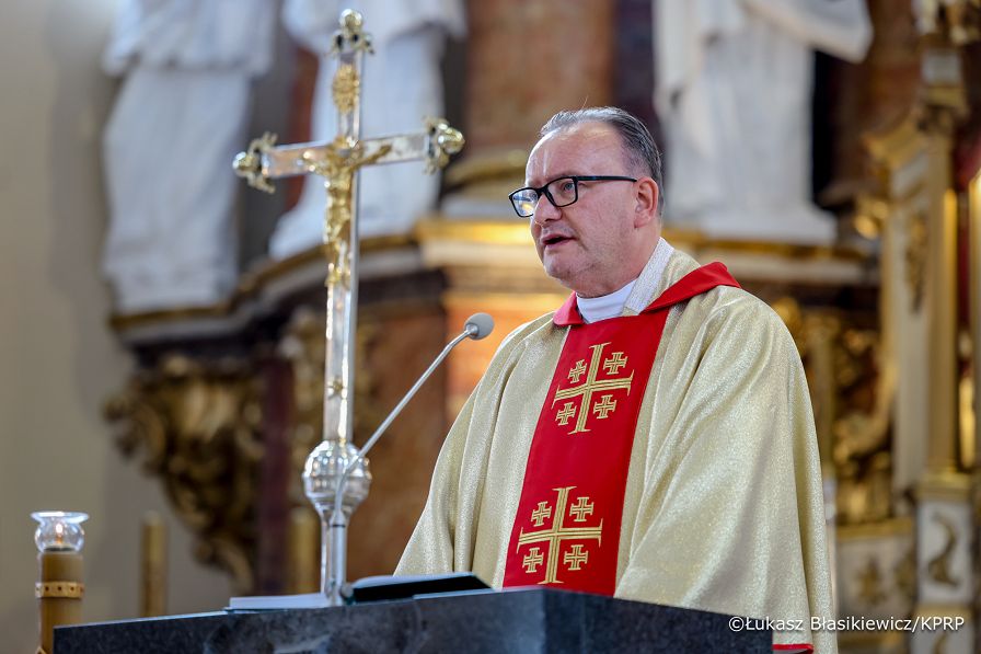 005_Minister_Adam_Andruszkiewicz_Ksiądz_Jarosław_Wąsowicz_uroczystość odsłonięcia tablicy z „Sercem dla Inki” upamiętniającej Danutę Siedzikównę _28-09-2025_LB_23511.jpg.JPG