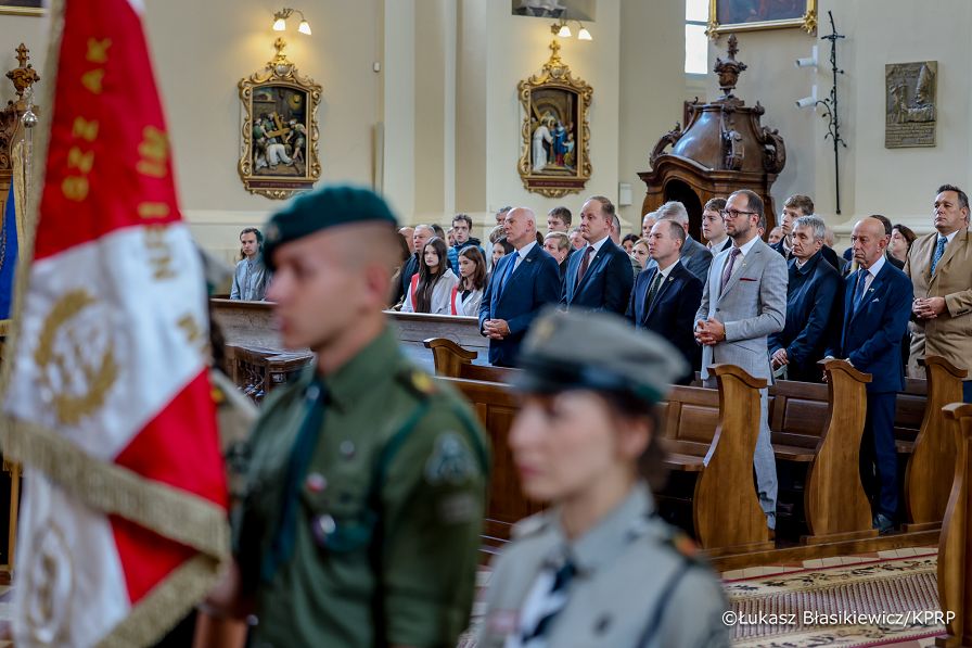008_Minister_Adam_Andruszkiewicz_Ksiądz_Jarosław_Wąsowicz_uroczystość odsłonięcia tablicy z „Sercem dla Inki” upamiętniającej Danutę Siedzikównę _28-09-2025_LB_23466.jpg.JPG