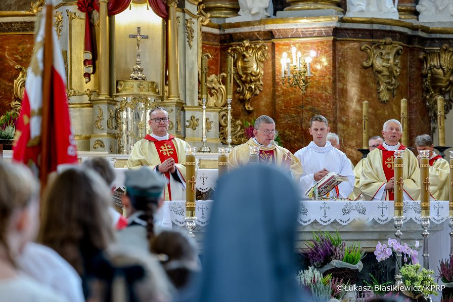 009_Minister_Adam_Andruszkiewicz_Ksiądz_Jarosław_Wąsowicz_uroczystość odsłonięcia tablicy z „Sercem dla Inki” upamiętniającej Danutę Siedzikównę _28-09-2025_LB_23768.jpg.JPG