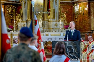 010_Minister_Adam_Andruszkiewicz_Ksiądz_Jarosław_Wąsowicz_uroczystość odsłonięcia tablicy z „Sercem dla Inki” upamiętniającej Danutę Siedzikównę _28-09-2025_LB_23874.jpg.JPG
