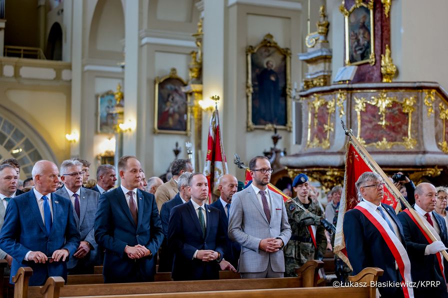 004_Minister_Adam_Andruszkiewicz_Ksiądz_Jarosław_Wąsowicz_uroczystość odsłonięcia tablicy z „Sercem dla Inki” upamiętniającej Danutę Siedzikównę _28-09-2025_LB_23428.jpg.JPG