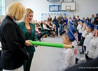 011_Pierwsza_Dama_Marta_Nawrocka_Liwia_Uroczystość otwarcia nowego pawilonu w szkole podstawowej_29-09-2025_DSC07753.jpg.JPG
