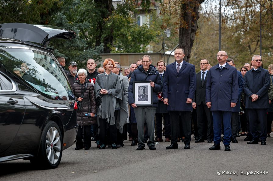 002_Prezydent_Karol_Nawrocki_pogrzeb_Sergiusz_Piasecki_29-09-2025_MWB12419.jpg.JPG