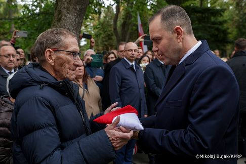 016_Prezydent_Karol_Nawrocki_pogrzeb_Sergiusz_Piasecki_29-09-2025_MWB24159.jpg.JPG