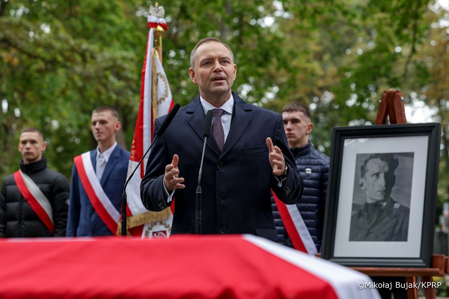 011_Prezydent_Karol_Nawrocki_pogrzeb_Sergiusz_Piasecki_29-09-2025_MWB12729.jpg.JPG