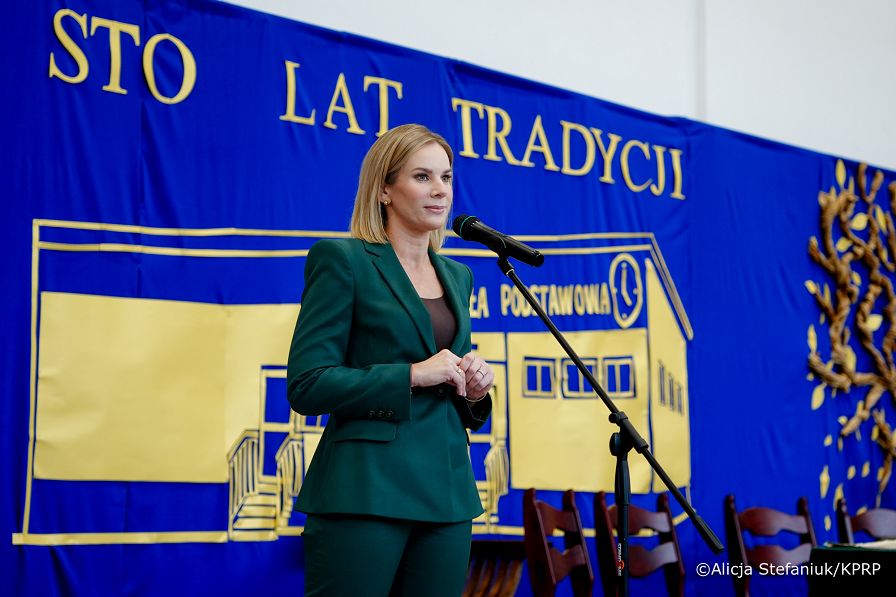 006_Pierwsza_Dama_Marta_Nawrocka_Liwia_Uroczystość otwarcia nowego pawilonu w szkole podstawowej_29-09-2025_DSC07385.jpg.JPG